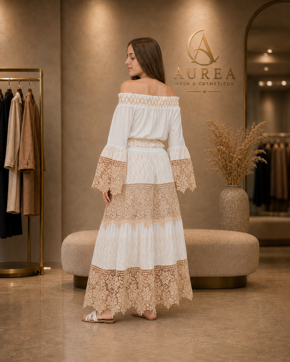 Conjunto Dos Piezas Blanco Marfil con Encaje y Detalles Dorados