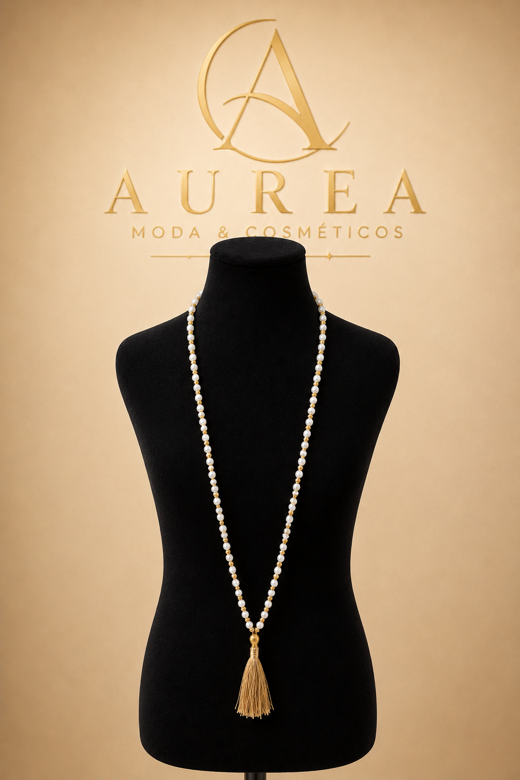 Collar Perla Marfil con Borla Dorada
