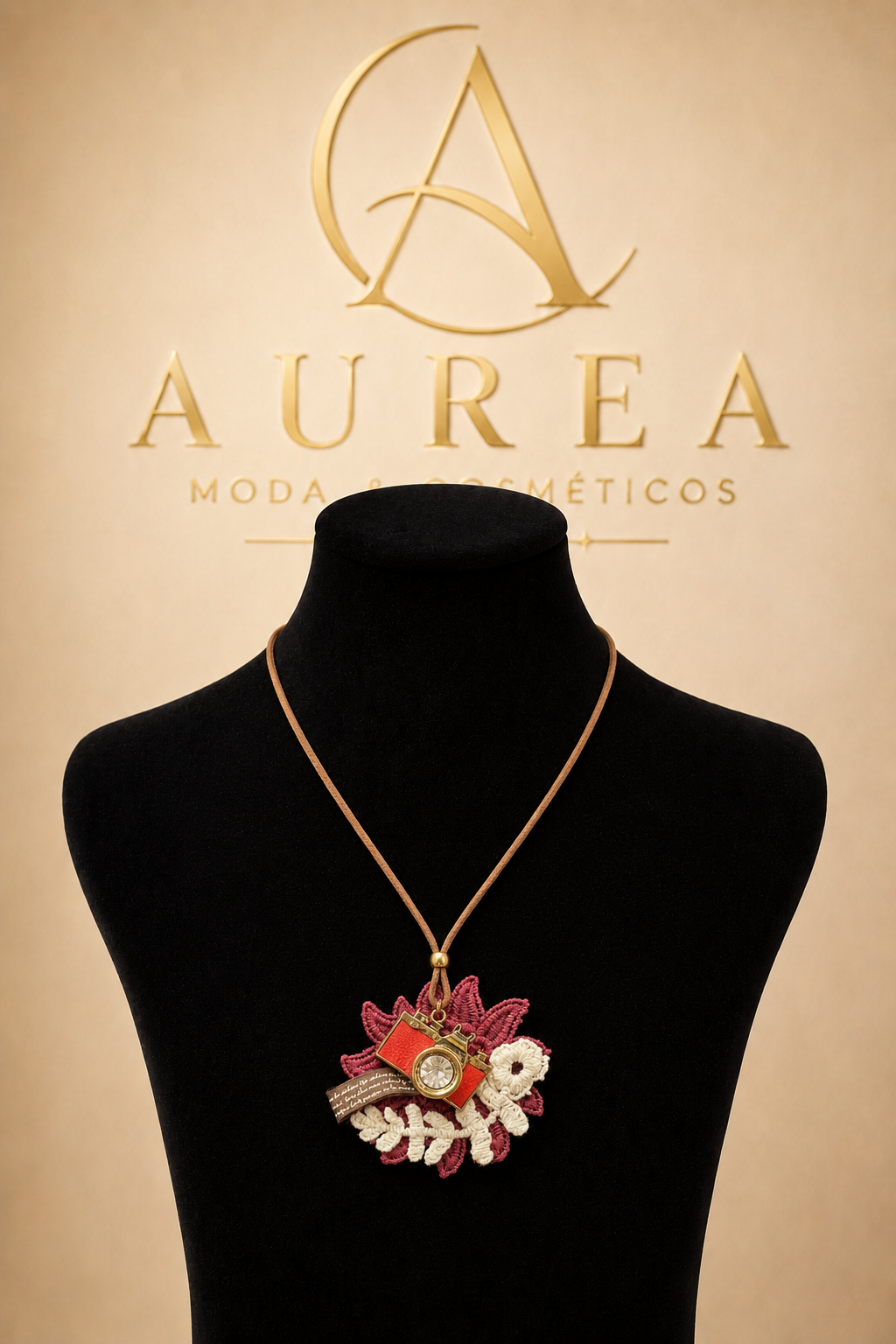Collar Atelier Cámara Vintage