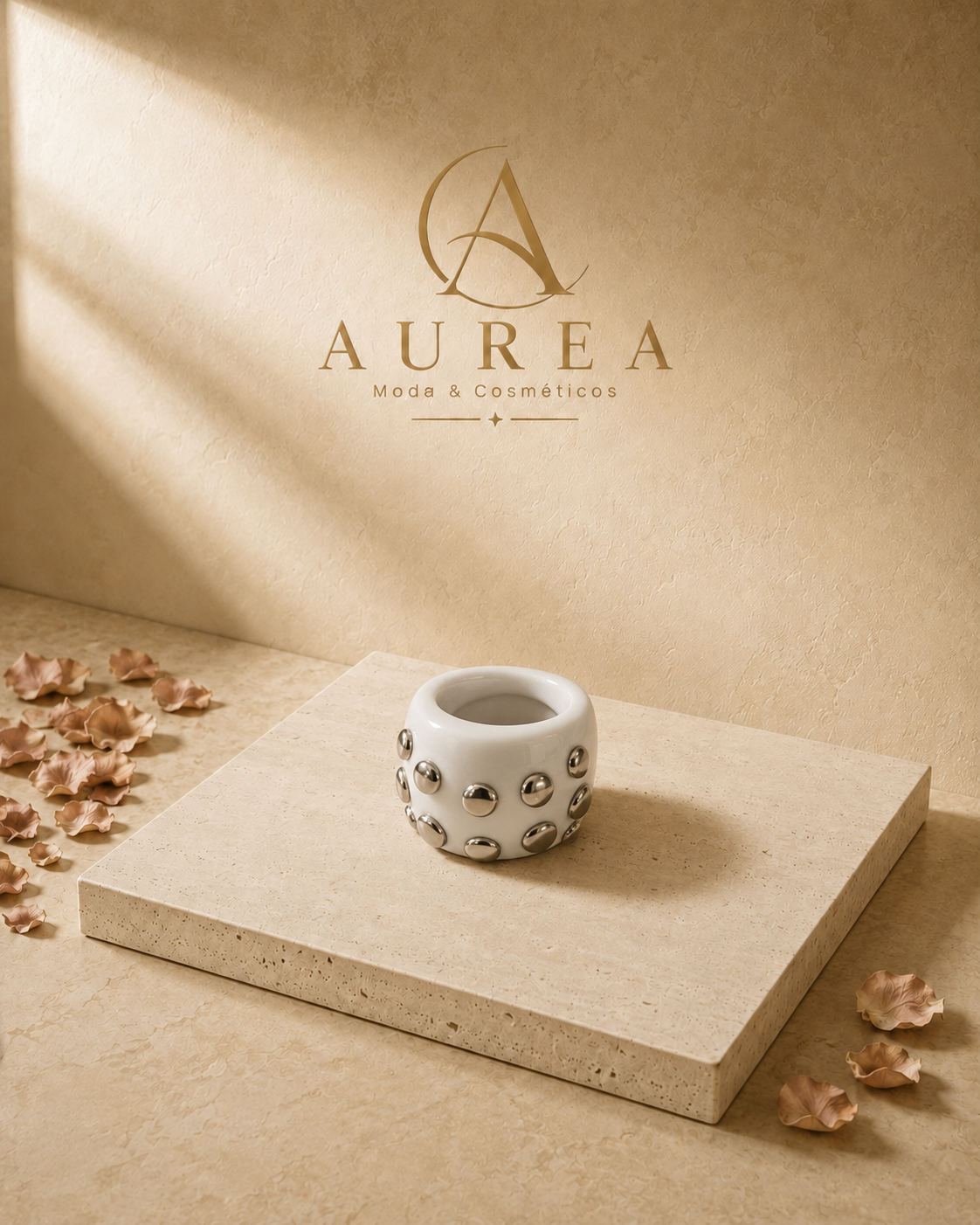 Anillo con Detalles Plateados