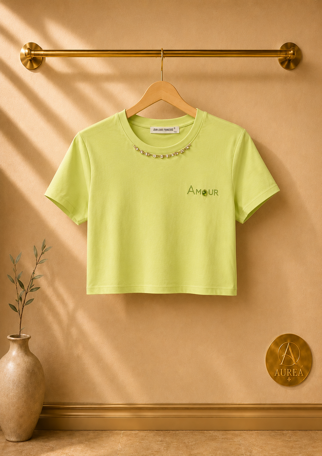 Camiseta Crop Amour con Detalles Brillantes